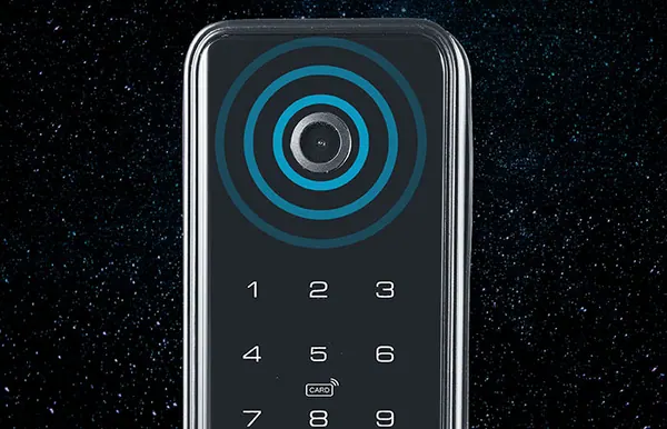 Panel of a Keliss smart lock with camera and numeric keypad